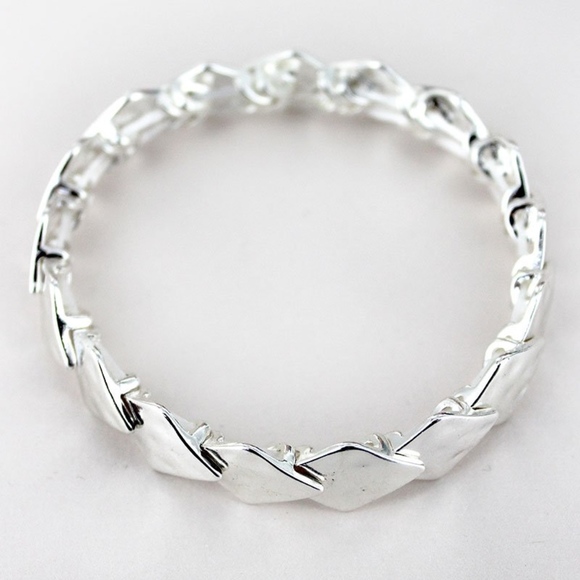 2/$15-HAMMERED SILVERTONE OVERLAP DIAMOND BRACELET - Picture 1 of 1